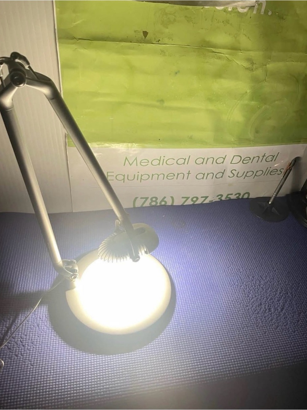 Humanscale Element 790 LED Light – Desktop Base, Silver